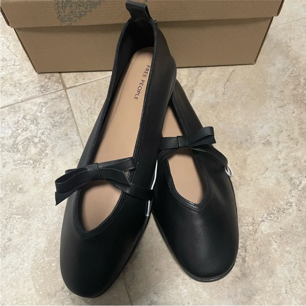 NIB FREE PEOPLE Mania Bow Ballerina Flats Black Leather. Size 8 - Picture 5 of 11